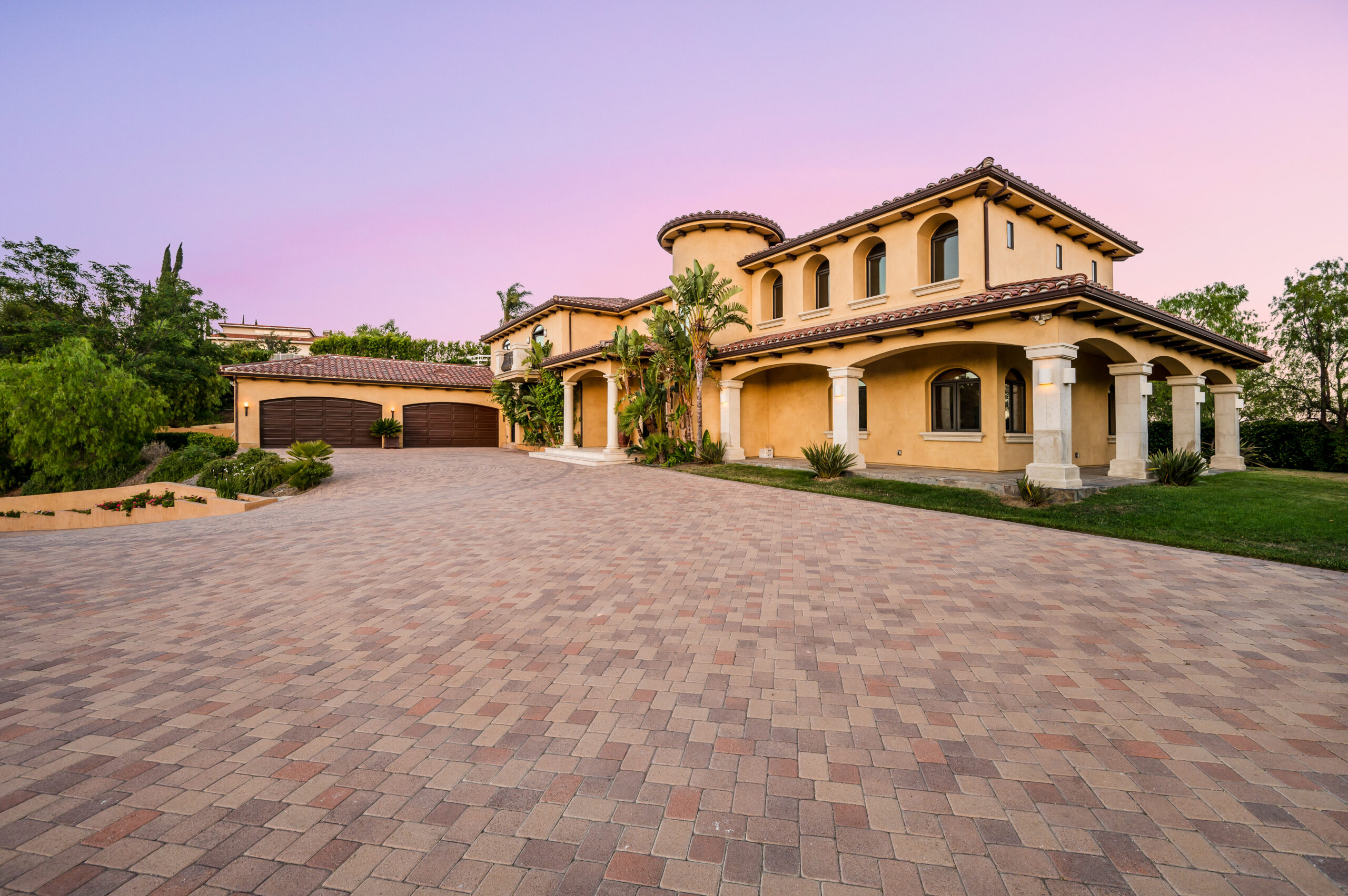Interlocking vs. Paving Stones: Which is the Best Option for Your Project?