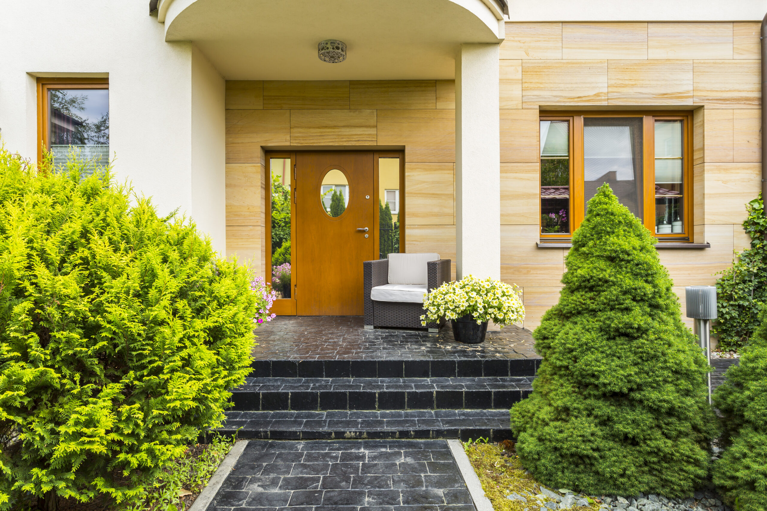 DIY Landscaping vs. Professional Landscaping: Why Hiring Experts Pays Off